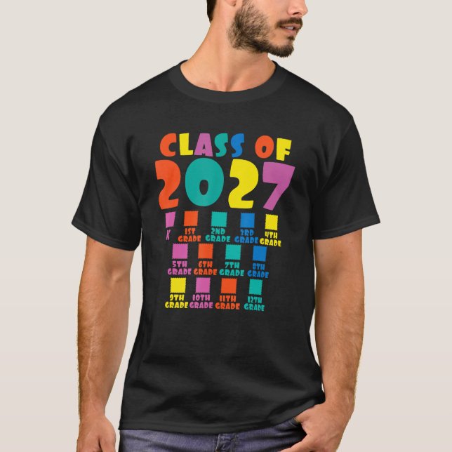 Camiseta Class Of 2027 Grow With Me First Day Of School Che (Anverso)