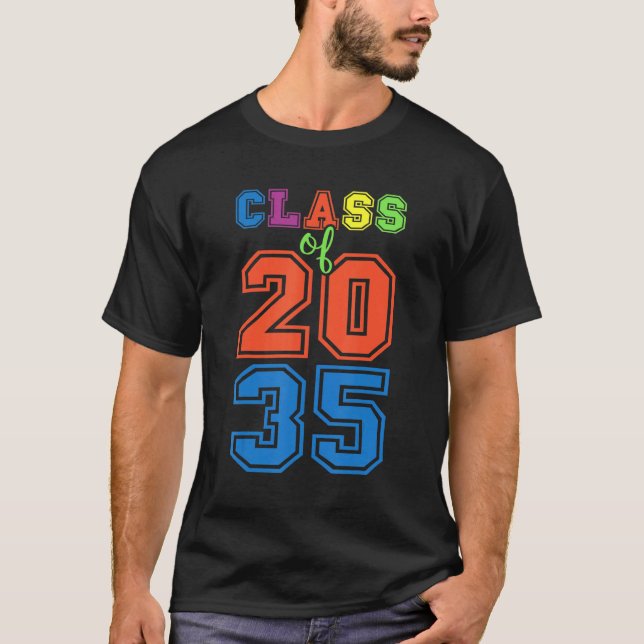 Camiseta Class Of 2035 Grow With Me Graduation First Day Of (Anverso)