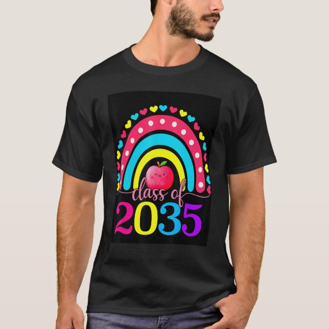 Camiseta Class Of 2035 Grow With Me Graduation First Day Ra (Anverso)