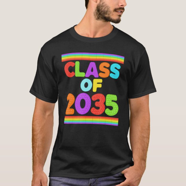 Camiseta Class of 2035 Growing With Me Kindergarten Graduat (Anverso)