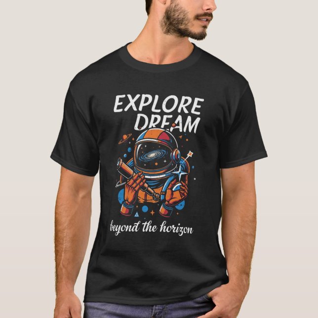 Camiseta Classic black t-shirt design astronaut T-shirt (Anverso)