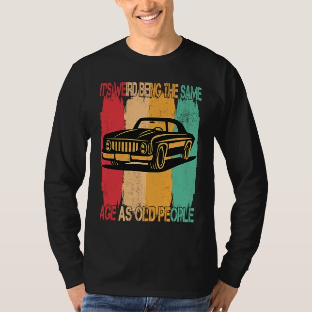 Camiseta Classic  Car Its Weird Being The Same Age As Old P (Anverso)