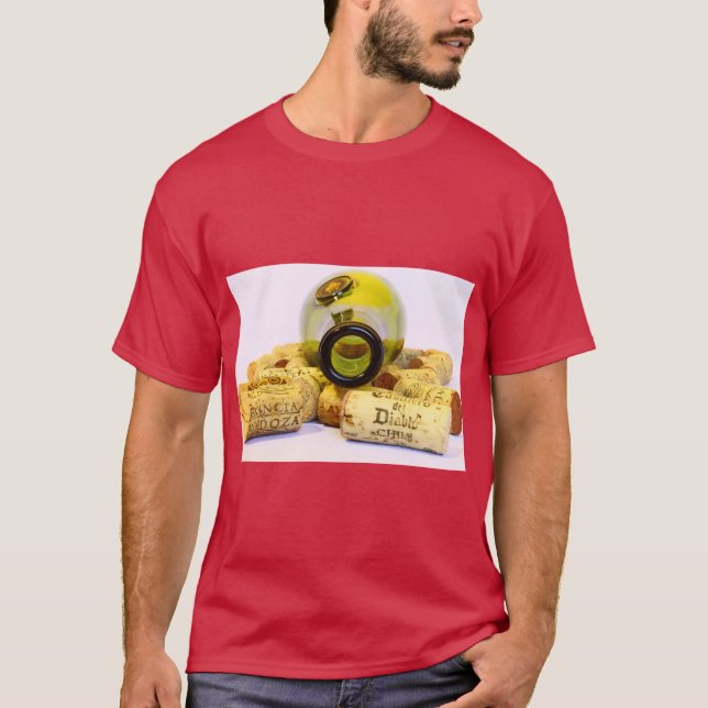 Camiseta Classic Wine-Bottle Art Tee (Anverso)