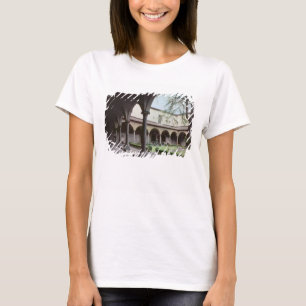 Camiseta Claustro del convento, reconstruido en 1442 (foto)