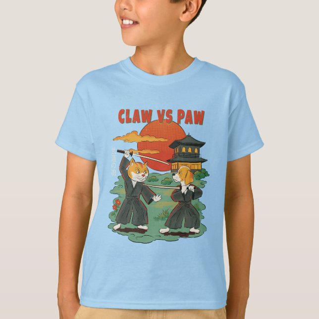 Camiseta Claw vs Paw – Funny Samurai Cat and Dog (Anverso)