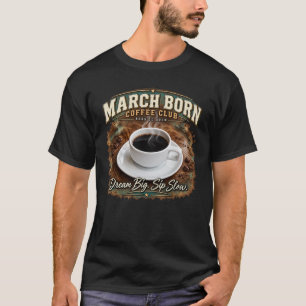 Camiseta Club de Café Nacidos en Marzo – Sueña Grande, Bebe