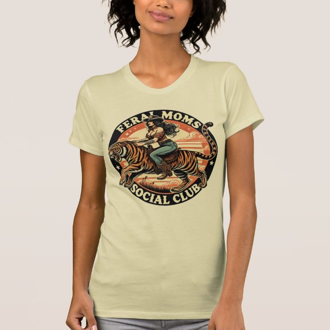 Camiseta Club Social Feral Moms - Arte Occidental salvaje y (Anverso)