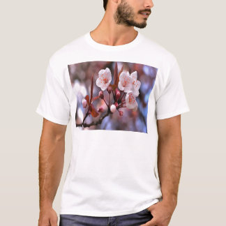Camiseta Clúster con flores de cerezo con rosa y azul