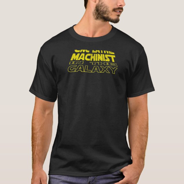 Camiseta Cnc Lathe Machinist Space Backside (Anverso)