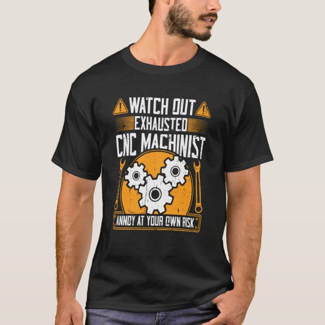 Camiseta CNC Machinist Watch Out Exhausted CNC Machinist (Anverso)