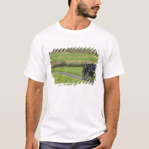 Camiseta Cochecillo de Amish en el carril de la granja,