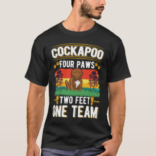 Camiseta Cockapoo cuatro patas dos pies un equipo Cockapoo