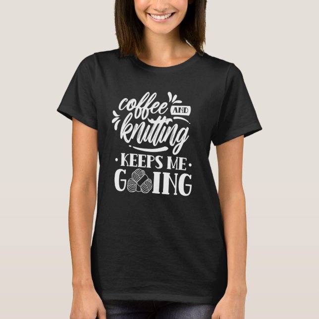 Camiseta Coffee And Knitting Keeps Me Going Hobby Knitter Y (Anverso)