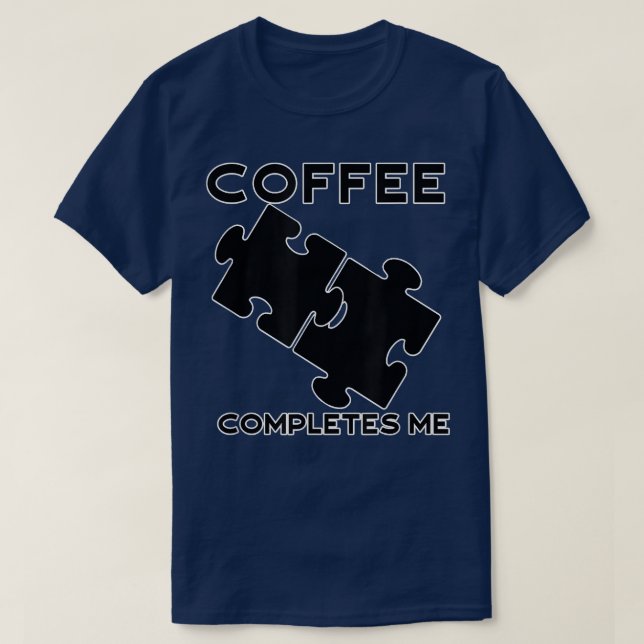 Camiseta Coffee Completes Me Camping Cafetería Fans P (Diseño del anverso)