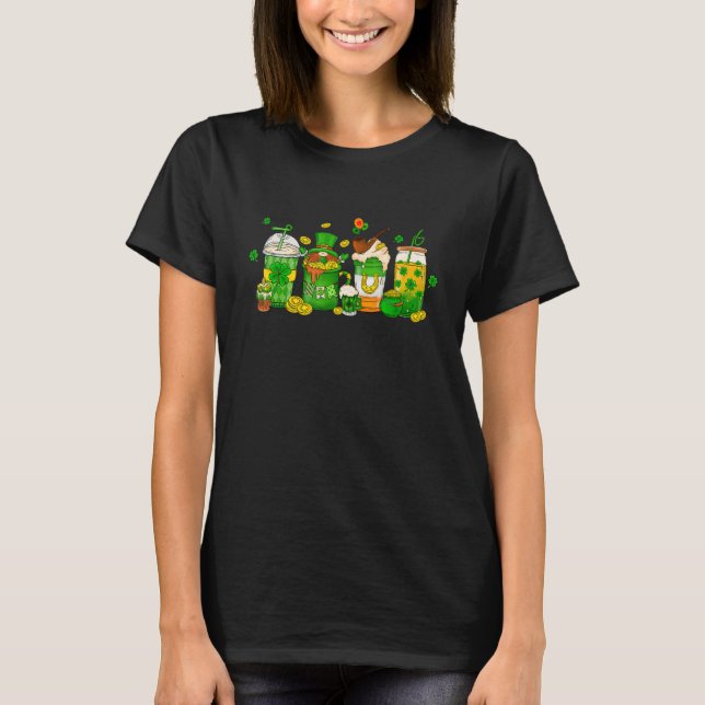 Camiseta Coffee Cups Gnome Plaid Ireland Flag Shamrocks Pat (Anverso)