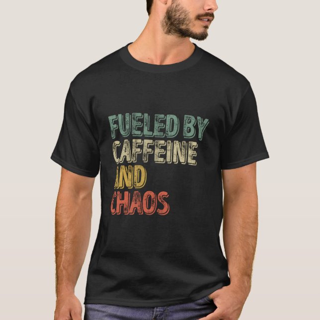 Camiseta Coffee Fueled By Caffeine And Chaos (Anverso)
