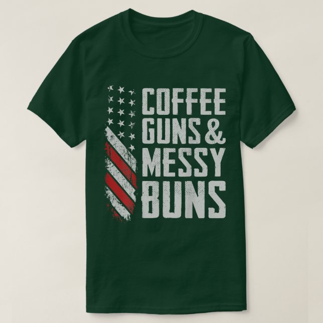 Camiseta Coffee Guns & Messy Buns Divertidas propietarias d (Diseño del anverso)