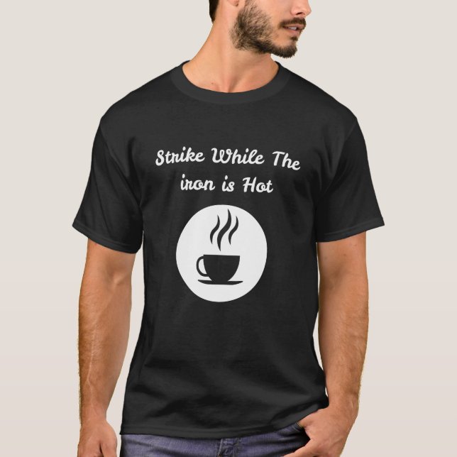 Camiseta Coffee Iron Strike en camiseta premium de (Anverso)