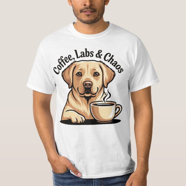 Camiseta Coffee Labs and Chaos - Perro Labrador Di (Anverso)
