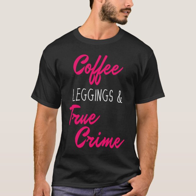 Camiseta Coffee Leggings & True Crime   Loves True Crime (Anverso)