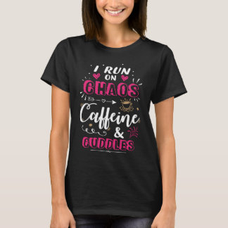 Camiseta Coffee Mom I Run on Chaos Caffeine & Cuddles Cute 