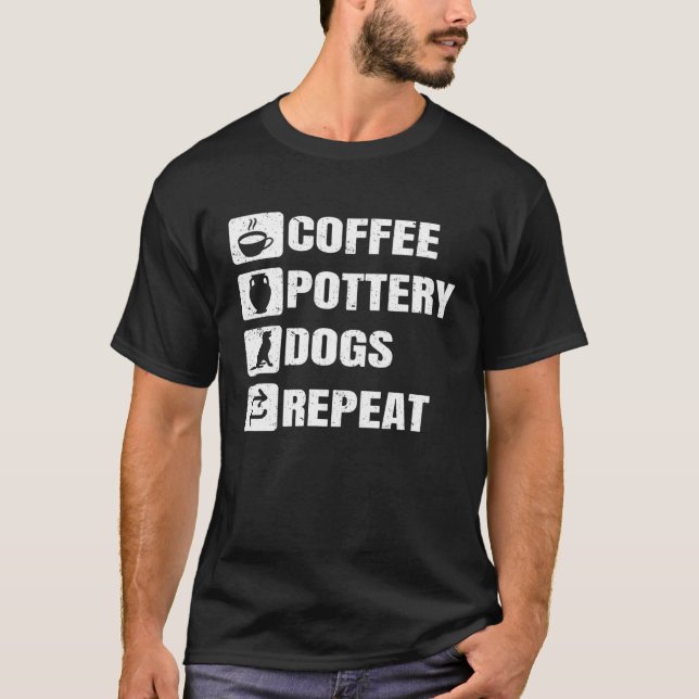 Camiseta Coffee Pottery Dogs Repeat Ceramic Pottery Ceramic (Anverso)