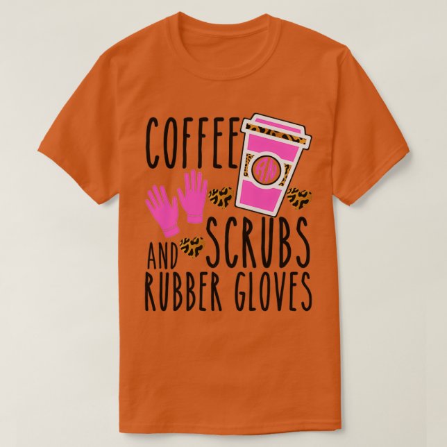 Camiseta Coffee scrubs and rubber gloves RN Cute Registered (Diseño del anverso)