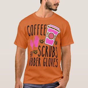 Camiseta Coffee scrubs and rubber gloves RN Cute Registered