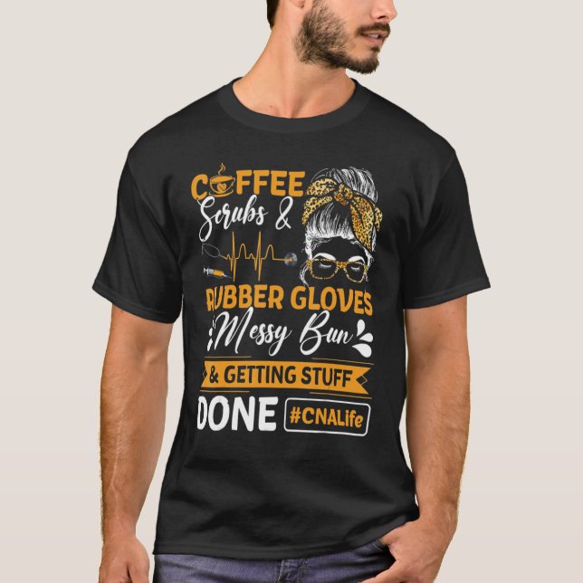 Camiseta Coffee Scrubs Rubber Gloves Messy Bun Nurse CNA Li (Anverso)