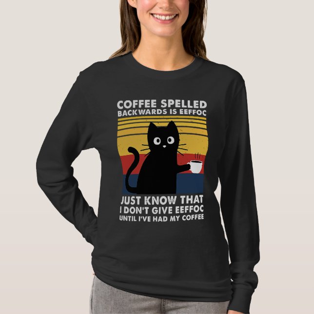Camiseta Coffee Spelled Backwards is Eeffoc Funny Black Cat (Anverso)