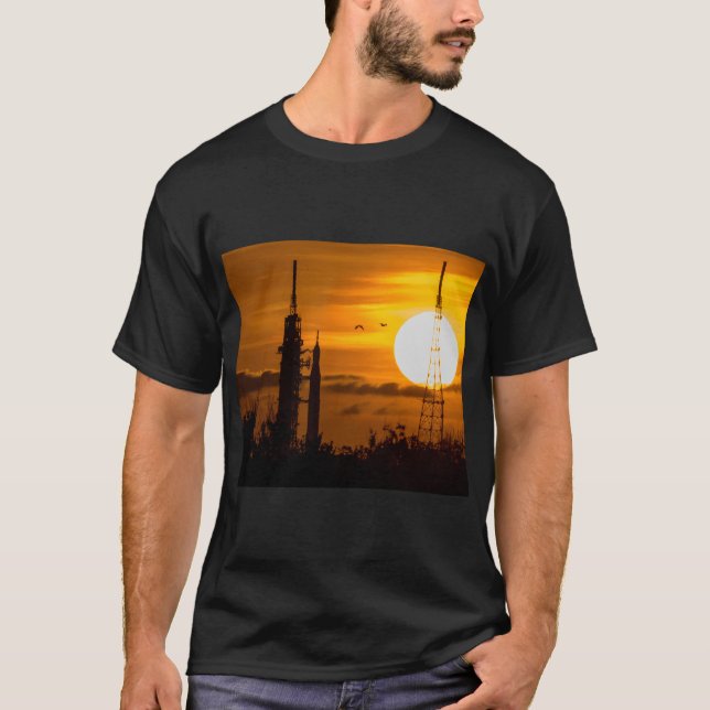 Camiseta Cohete lunar de Artemis al amanecer (Anverso)