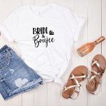 Camiseta Colección de bodas y boyas<br><div class="desc">Prepárate para celebrar con estilo con nuestras divertidas y coquetas camisetas "Bride and Boujee" y "Beach and Boozy", perfectas para una fiesta tropical de soltera con temática de playa. Estos equipos a juego están diseñados para traer un chisme de diversión a su escapada, asegurándose de que la novia y su...</div>