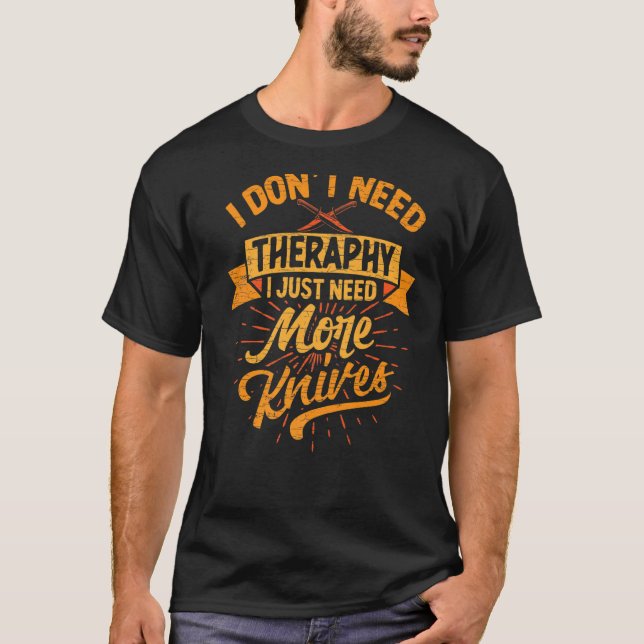 Camiseta Colector de Cuchillos Necesito Más Cuchillos (Anverso)
