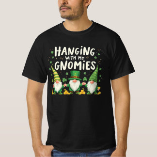 Camiseta colgando con gnomies el divertido día de los patri