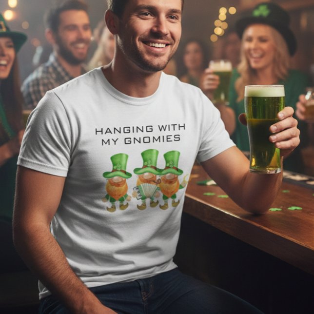 Camiseta Colgando con mi divertida fiesta de San Patricio (Subido por el creador)