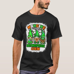 Camiseta Colgando Con Mi Enfermera Ortopédica Gnome Patric