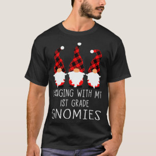 Camiseta Colgando con mi Gnome de Maestra de Gnomies de Pri