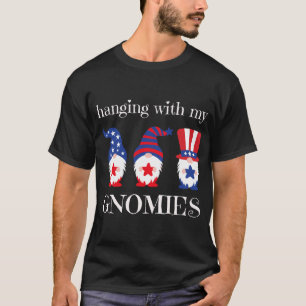Camiseta Colgando con mi Gnome de Maestra de Gnomies de Pri