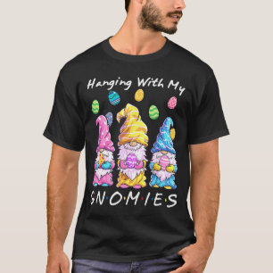 Camiseta Colgando Con Mi Gnomies Bunny Egg Hung Gnome Ha
