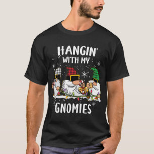 Camiseta Colgando Con Mi Trauma Gnomies Navidades De Enferm