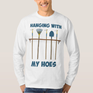 Camiseta Colgando Con Mis Casas Funny Jardening Farmer