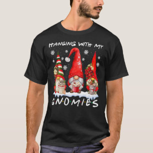 Camiseta Colgando Con Mis Gnomies Cute Gnomes Navidades Hol