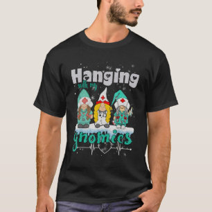 Camiseta Colgando Con Mis Gnomies Enfermera Estetioscopio C