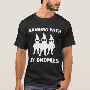 Camiseta Colgando Con Mis Gnomies Funny Garden Gnome Tee