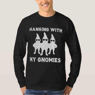 Camiseta Colgando Con Mis Gnomies Funny Garden Gnome Tee