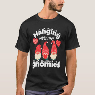 Camiseta Colgando con mis gnomies lindo Gnomes rojo corazón
