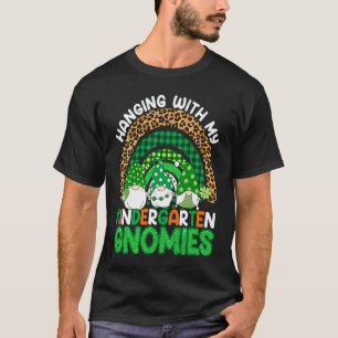 Camiseta Colgando Con Mis Gnomios De Kindergarten Día De Sa