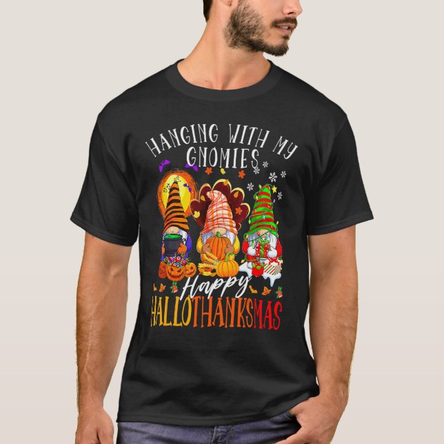 Camiseta Colgando Con Mis Gnomios Feliz Hallothanksmas Gnom (Anverso)