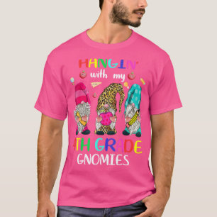 Camiseta Colgando con mis gnomos de cuarto grado Lindos tre