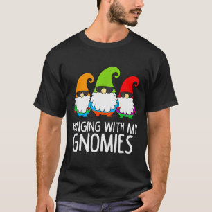 Camiseta Colgando con mis gnomos divertidos gnomos de jardí